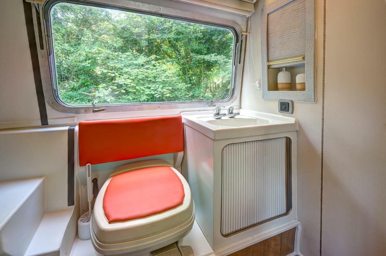 Glamping 1970 American Airstream Motorhome Ponsanooth Экстерьер фото