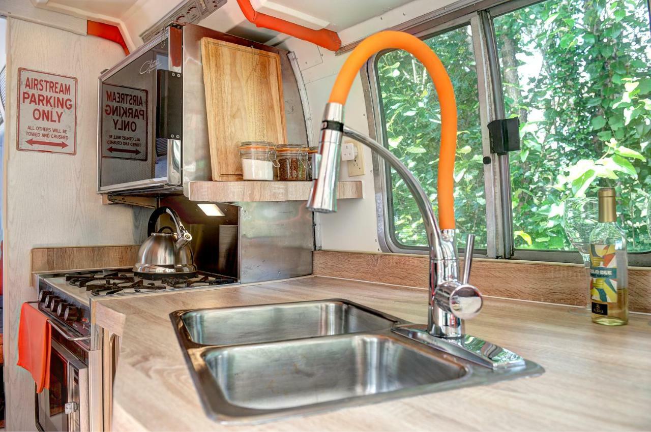 Glamping 1970 American Airstream Motorhome Ponsanooth Экстерьер фото